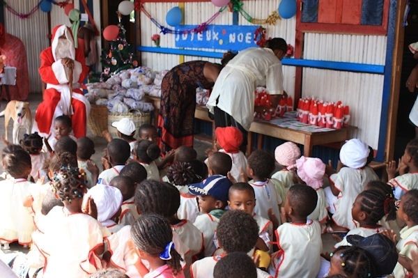 Aussi un Père-Noël pour les enfants de Madagascar avec les petits cadeaux !